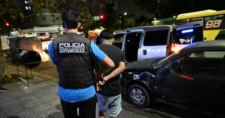 Balvanera: seis detenidos, uno de ellos con tres pedidos de captura, en un operativo de saturación