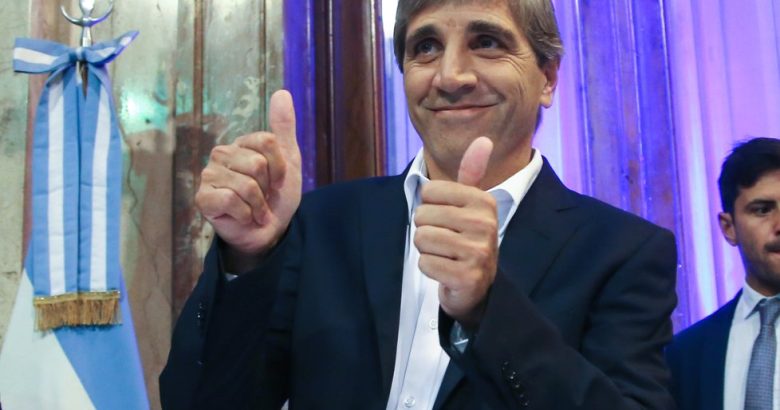 Caputo defendió su gestión y aseguró que el Gobierno resolvió “de raíz” el déficit fiscal Caputo defendió su gestión y aseguró que el Gobierno resolvió “de raíz” el déficit fiscal