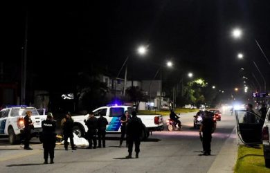 Fatal choque en Mar del Plata: un motociclista murió al impactar contra un patrullero que cortaba la calle