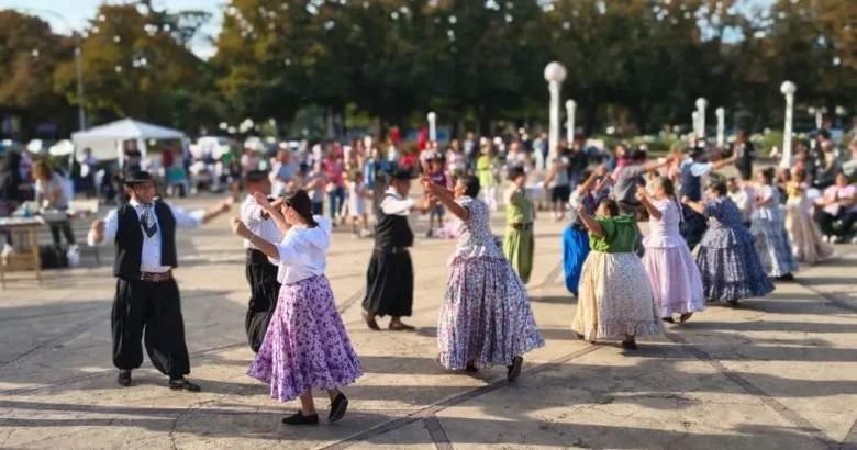 Una multitud celebró el Día de la Mujer en plaza Libertad con música, danza y actividades para toda la familia Una multitud celebró el Día de la Mujer en plaza Libertad con música, danza y actividades para toda la familia