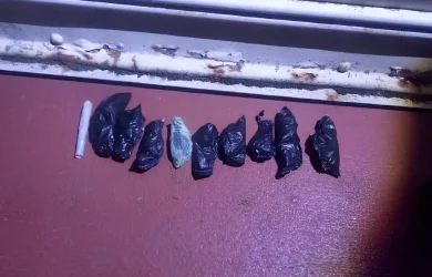 La policía aprehendió a un joven que poseía 9 envoltorios de marihuana La policía aprehendió a un joven que poseía 9 envoltorios de marihuana