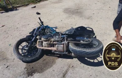 Dos menores lesionados y una moto con pedido de secuestro tras un accidente