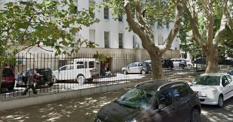 Conmoción en los Tribunales platenses: un detenido se tiró al vacío desde un cuarto piso